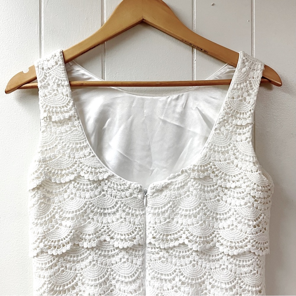 WHBM Womens White Scalloped Lace Dress SIZE 4 Sleeveless Lined Zip Shift Wedding - Picture 2 of 10
